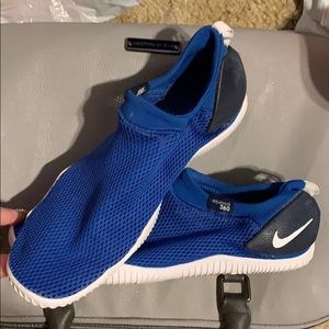 NIKE Aquasock 360 6Y